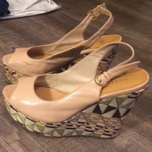 👠2 for 20 Madden girl beige colored tribal wedge